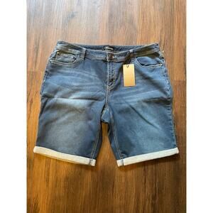 Baccini Women's Size 18W Denim Cuffed Shorts NWT